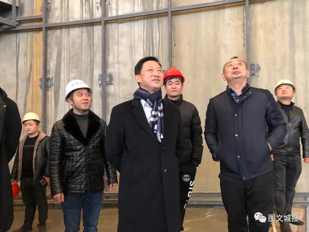 党委书记,董事长秦方进,党委委员,总工程师钟爱军在市博雅网球公园