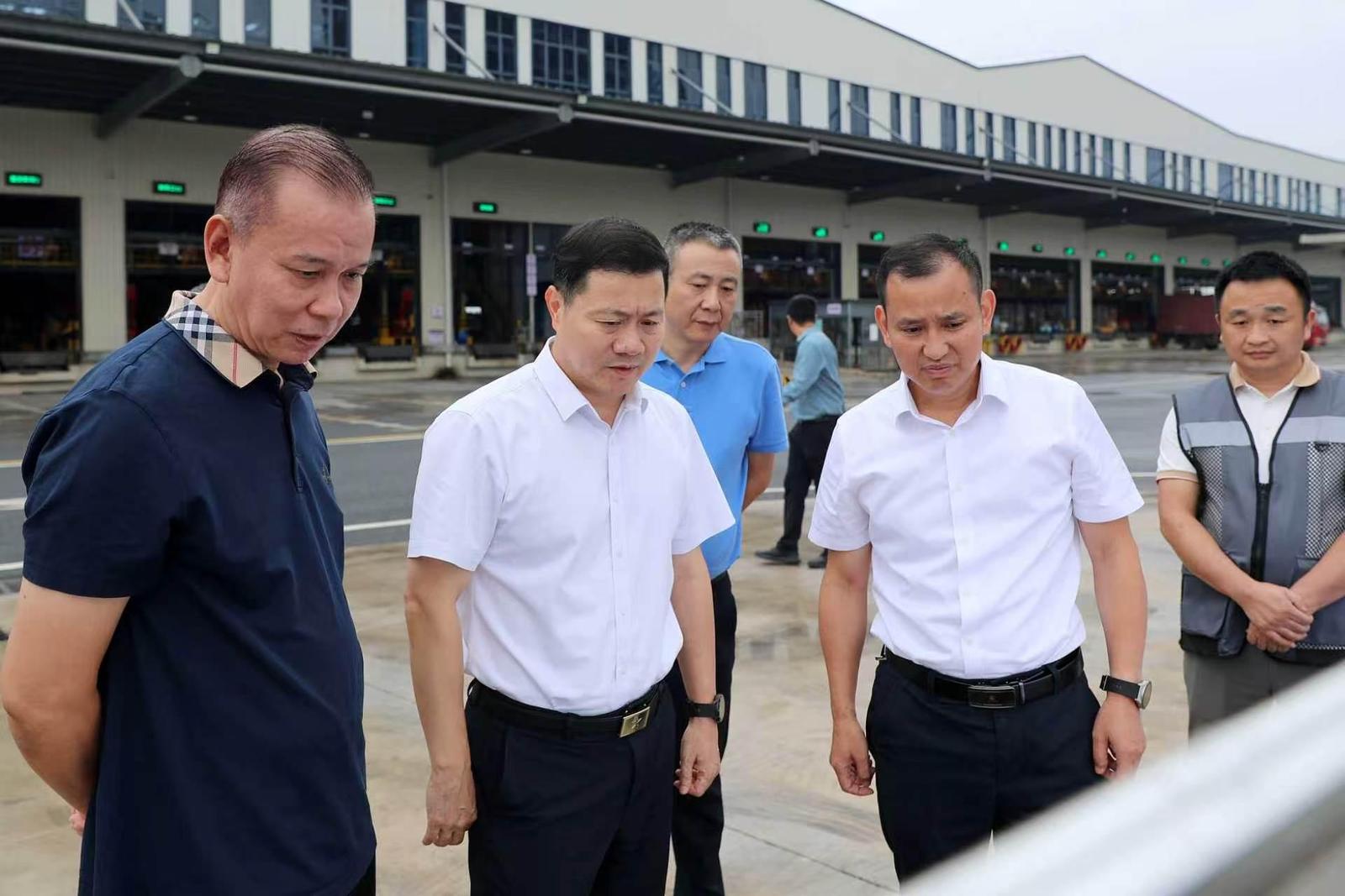 市长调研城发2.jpg